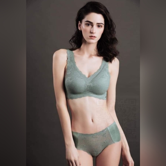 Kissy bralette set - Picture 3 of 7